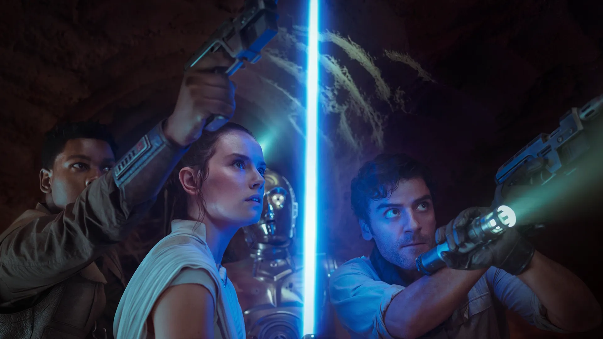 Rey (Daisy Ridley) e Poe Dameron (Oscar Isaac) em Star Wars: A Ascensão Skywalker