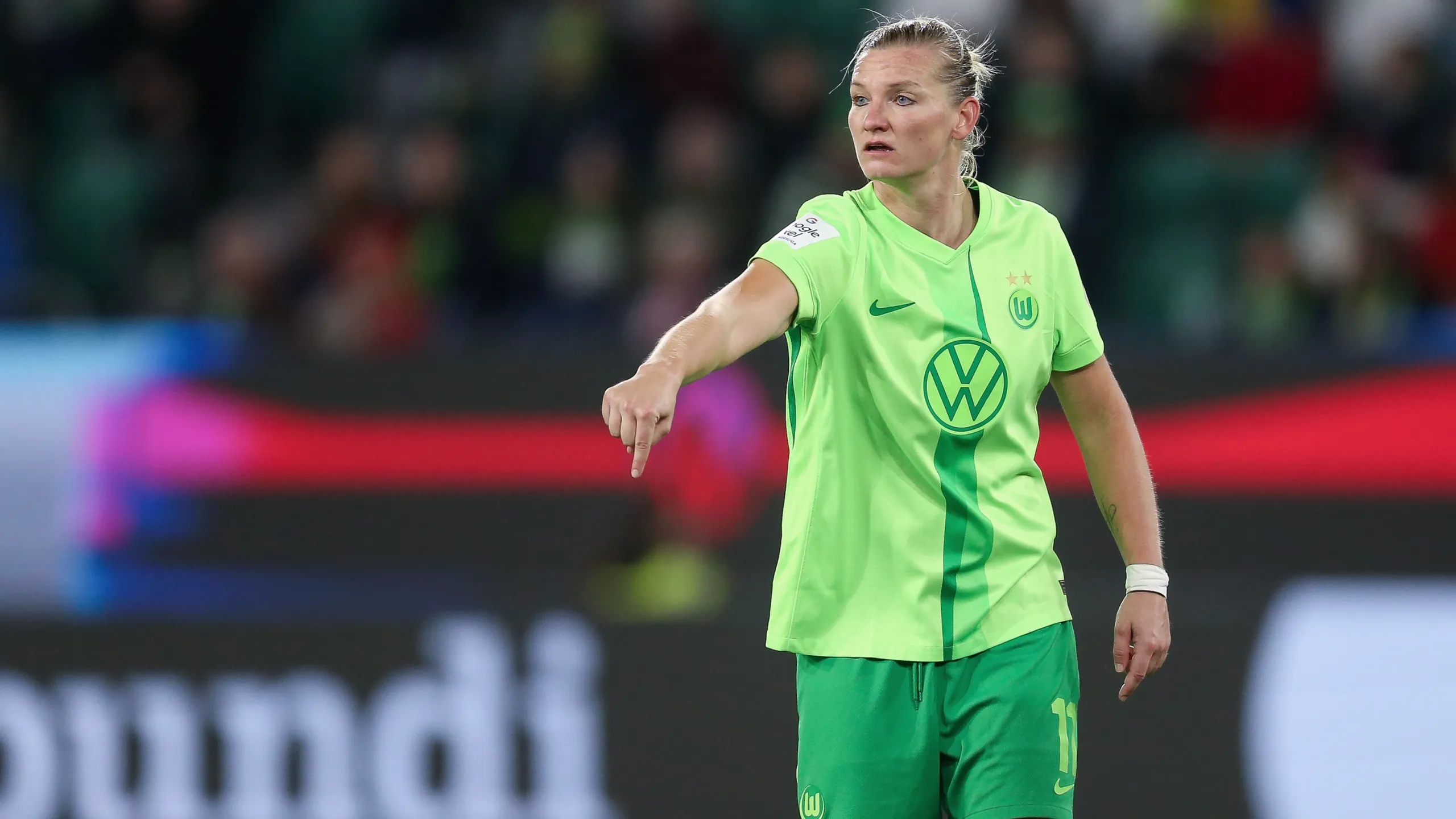 UEFA WCL Highlights: Wolfsburg v Paris SG