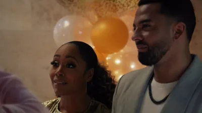 thumbnail - S3:E8 Lola Through the Looking Glass