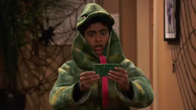 thumbnail - S4:E18 The Ghostess with the Mostest