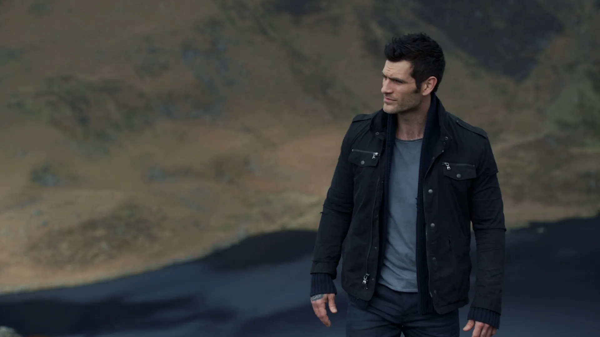 thumbnail - S3:E12 Ghosts