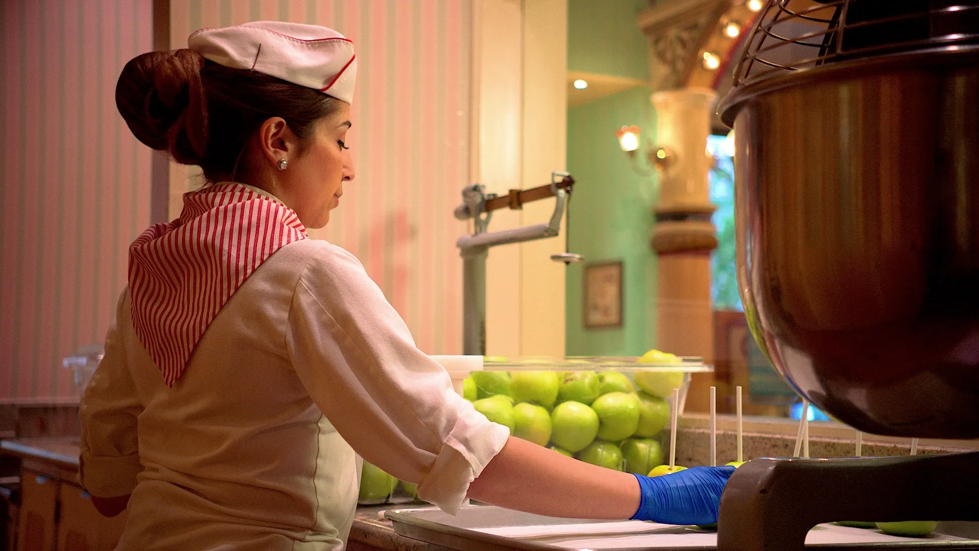 thumbnail - S1:E19 Francheska Roman: Candy Maker