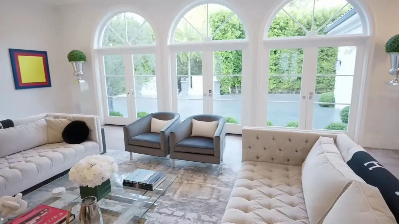 thumbnail - S1:E2 Beverly Hills Ultimate Estates