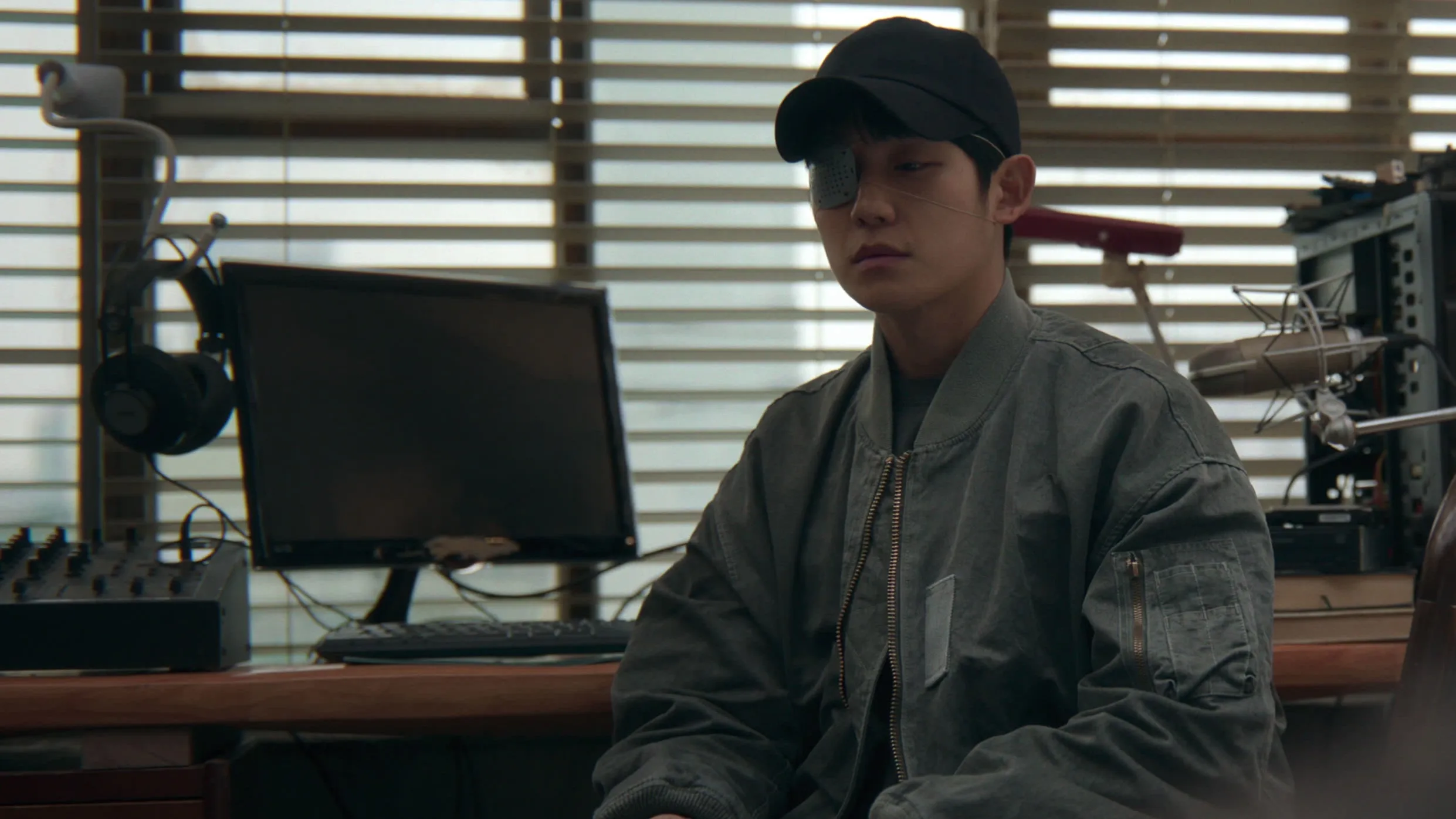 thumbnail - S1:E3 Composition