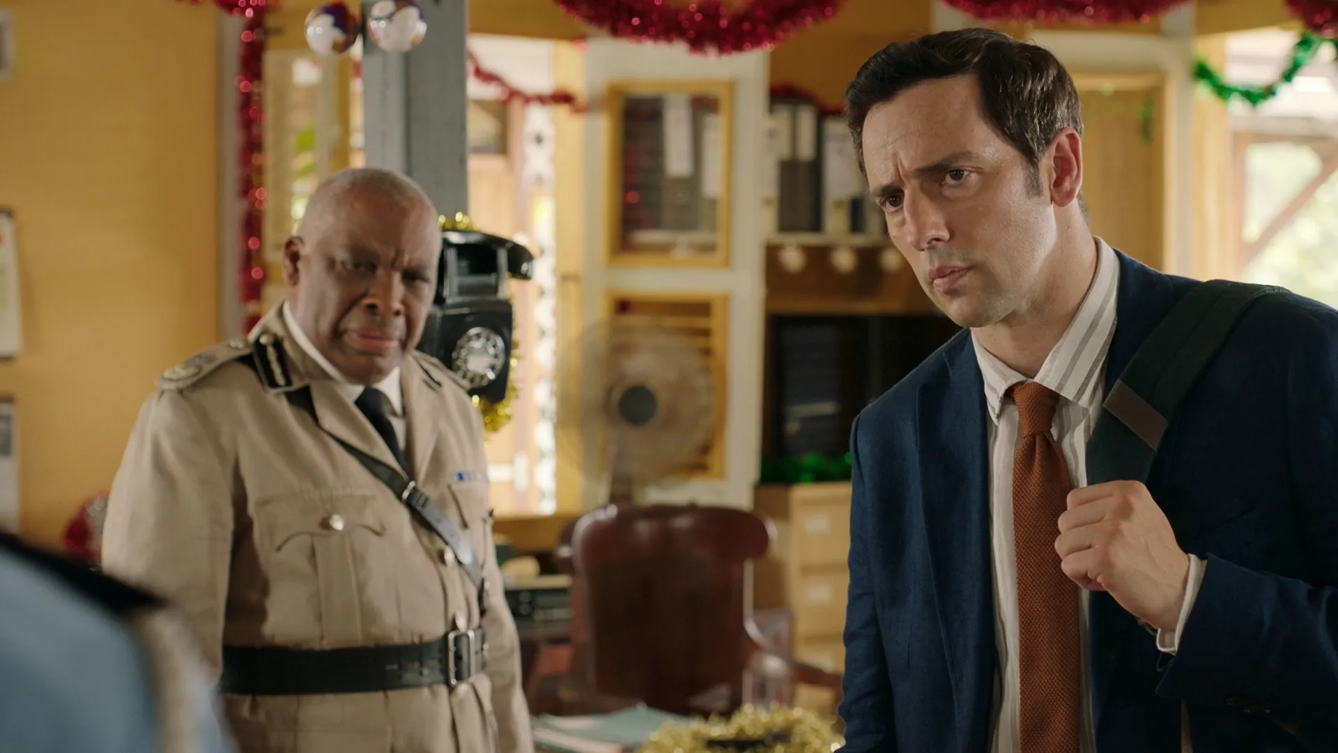 thumbnail - S12:F1 Death in Paradise – Weihnachtsspecial 2022 (Teil 1)