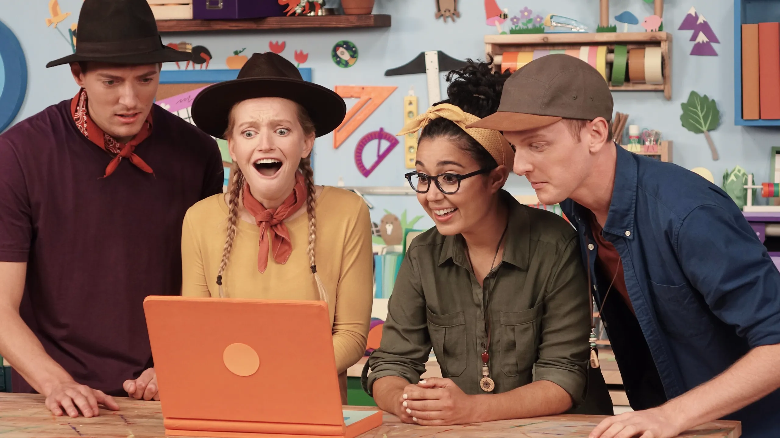 thumbnail - S3:E1 Dinosaurs