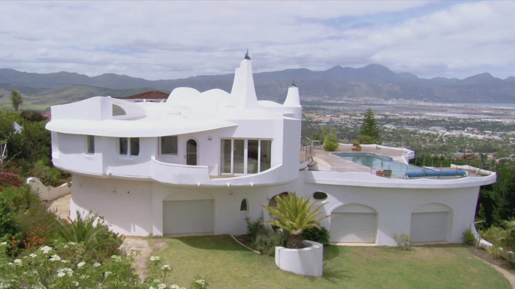 thumbnail - M1:Ep6 Extreme Homes Special