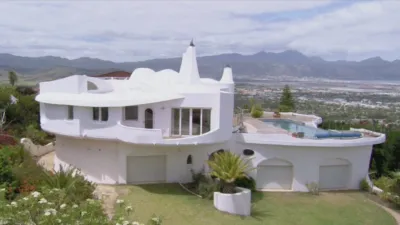 thumbnail - S1:E6 Extreme Homes Special