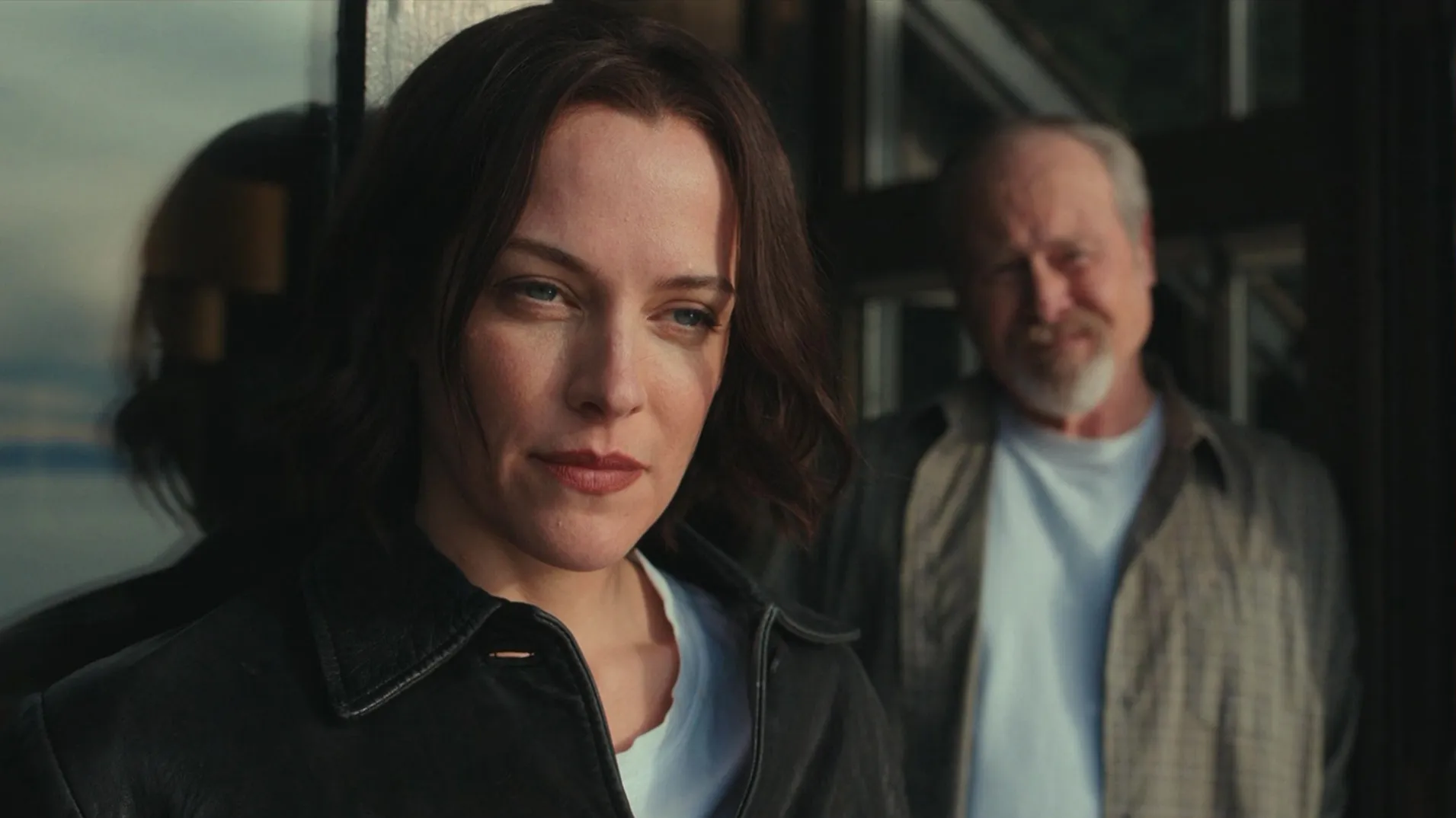 thumbnail - S1:E1 Looking Glass