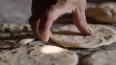 thumbnail - S1:E3 Tortillas in Guatemala