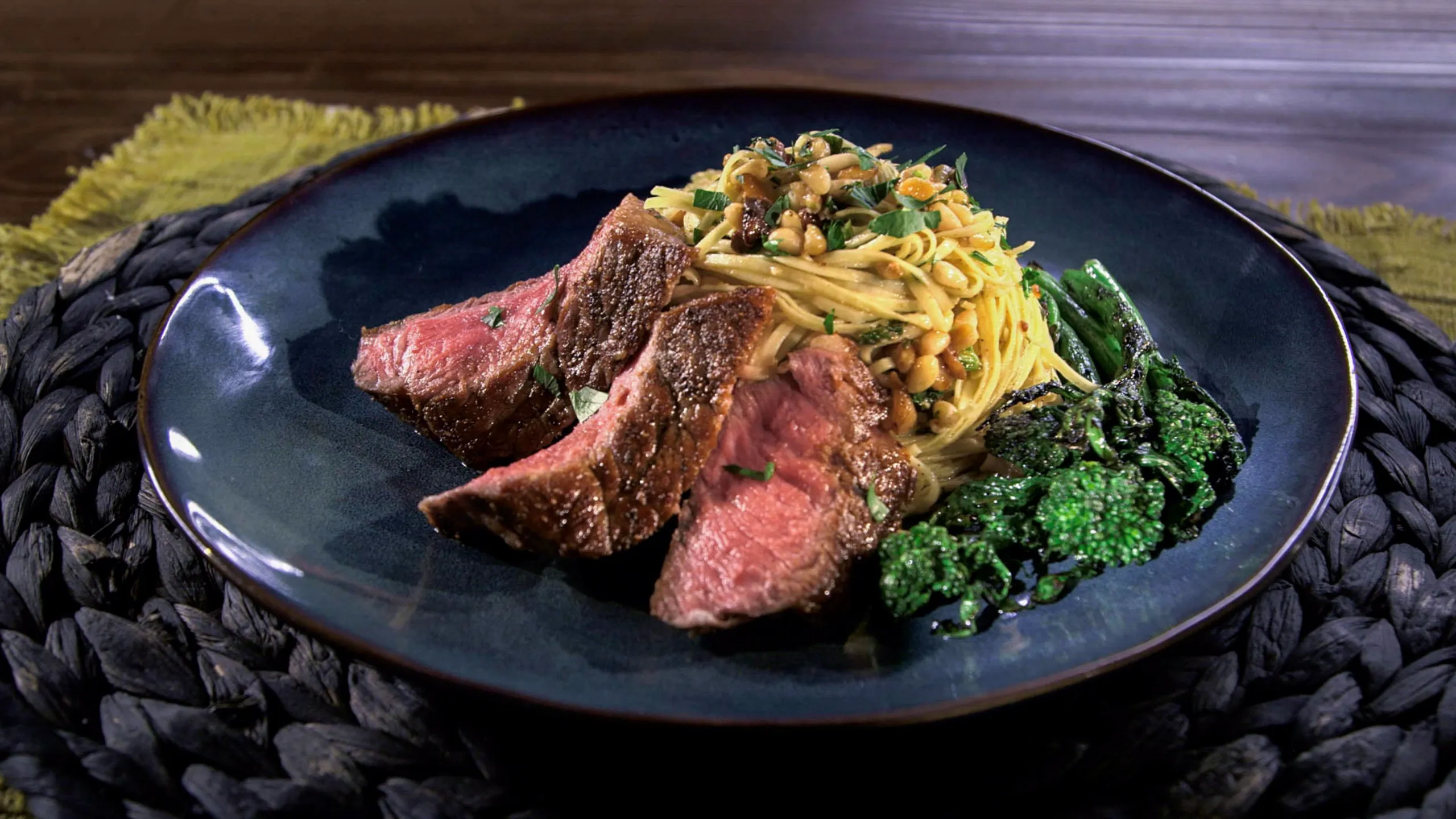 thumbnail - S39:E6 Friend to Foe