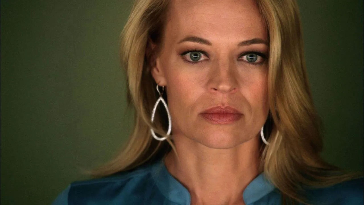 thumbnail - S3:E6 Fallen Angel