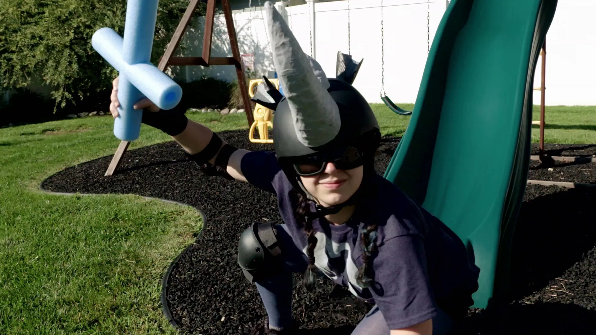 thumbnail - S1:E17 Creative Animal Costumes Worn on “Weird But True!”