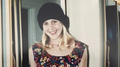 thumbnail - S1:E3 Devil in the Hallways