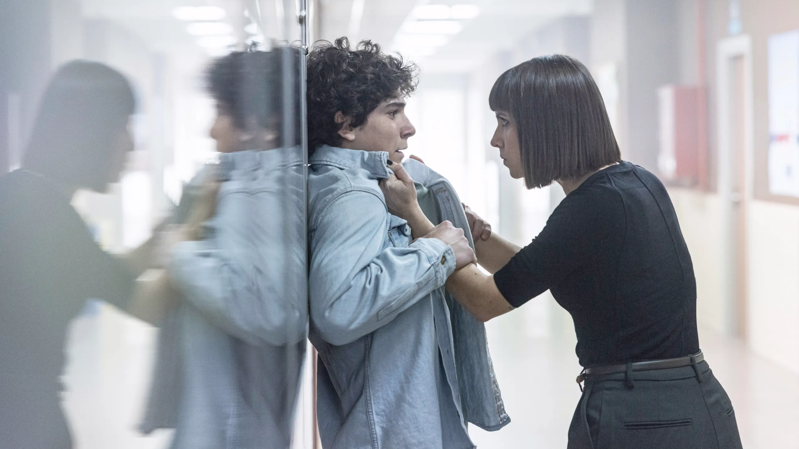 thumbnail - S1:E4 The Boy With the Scar on His Eyebrow