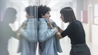 thumbnail - S1:E4 The Boy With the Scar on His Eyebrow