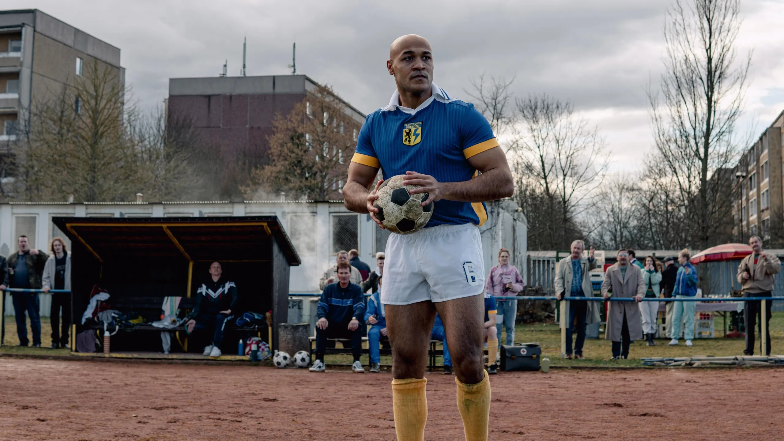 thumbnail - S1：第1話「よそ者」