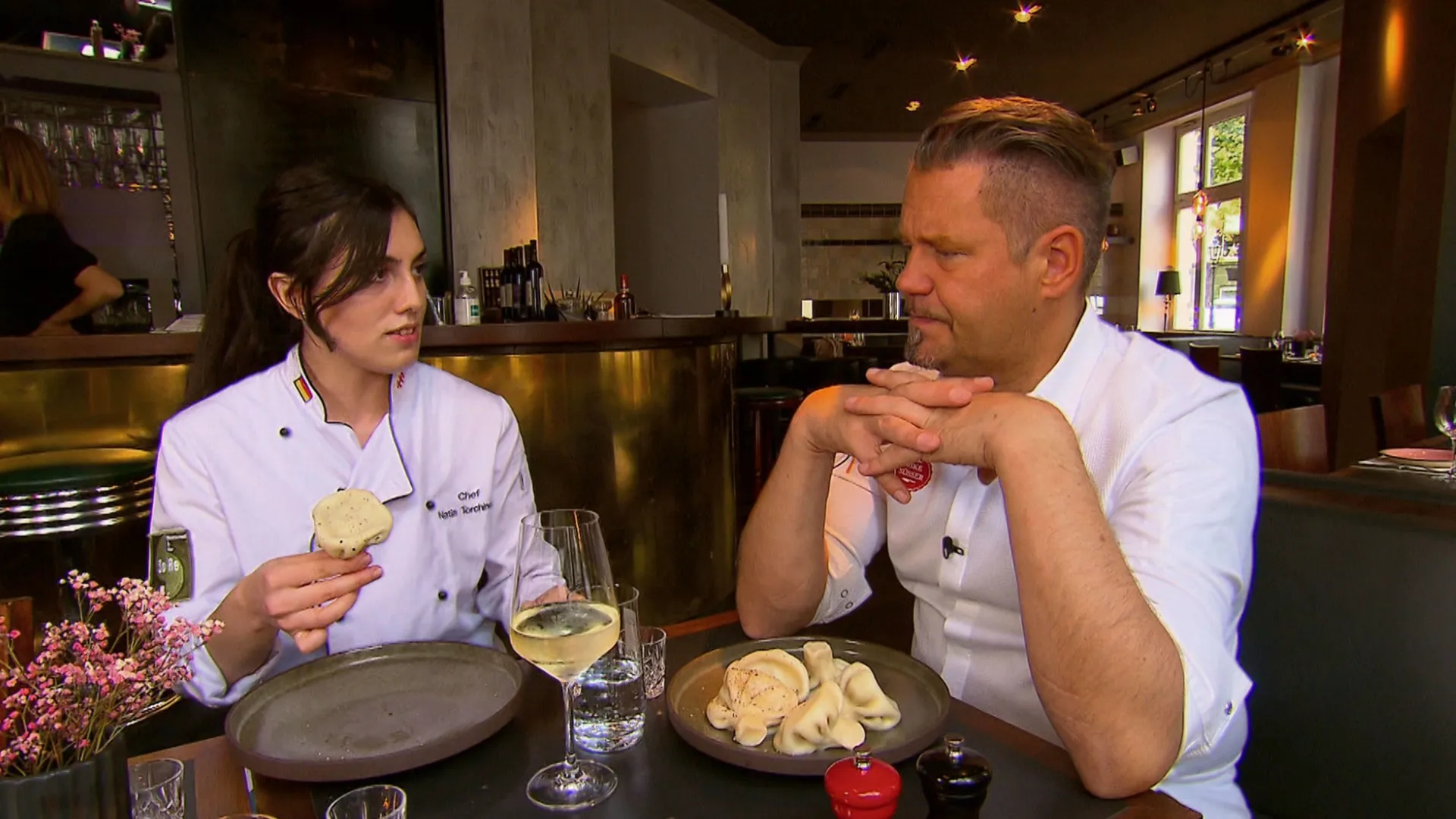 thumbnail - S17:E5 "So Re Restaurant & Bar", Flingern