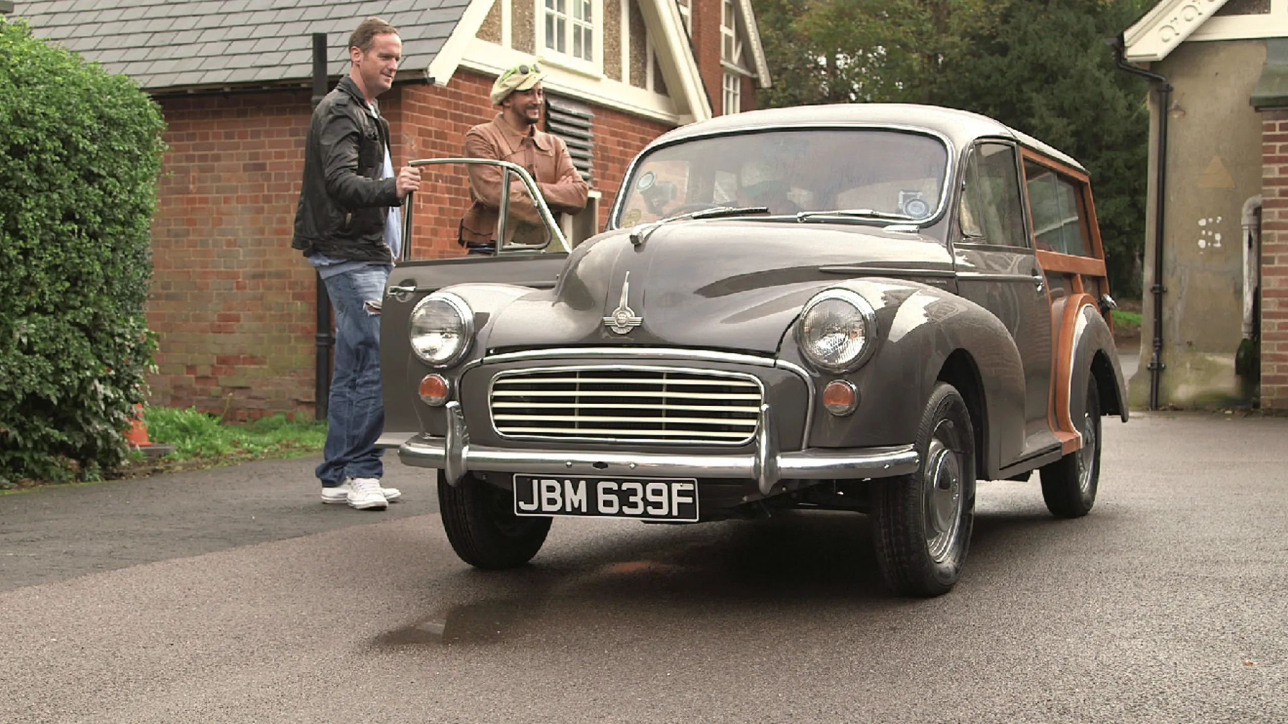 thumbnail - S2:E7 Morris Traveller Mayday