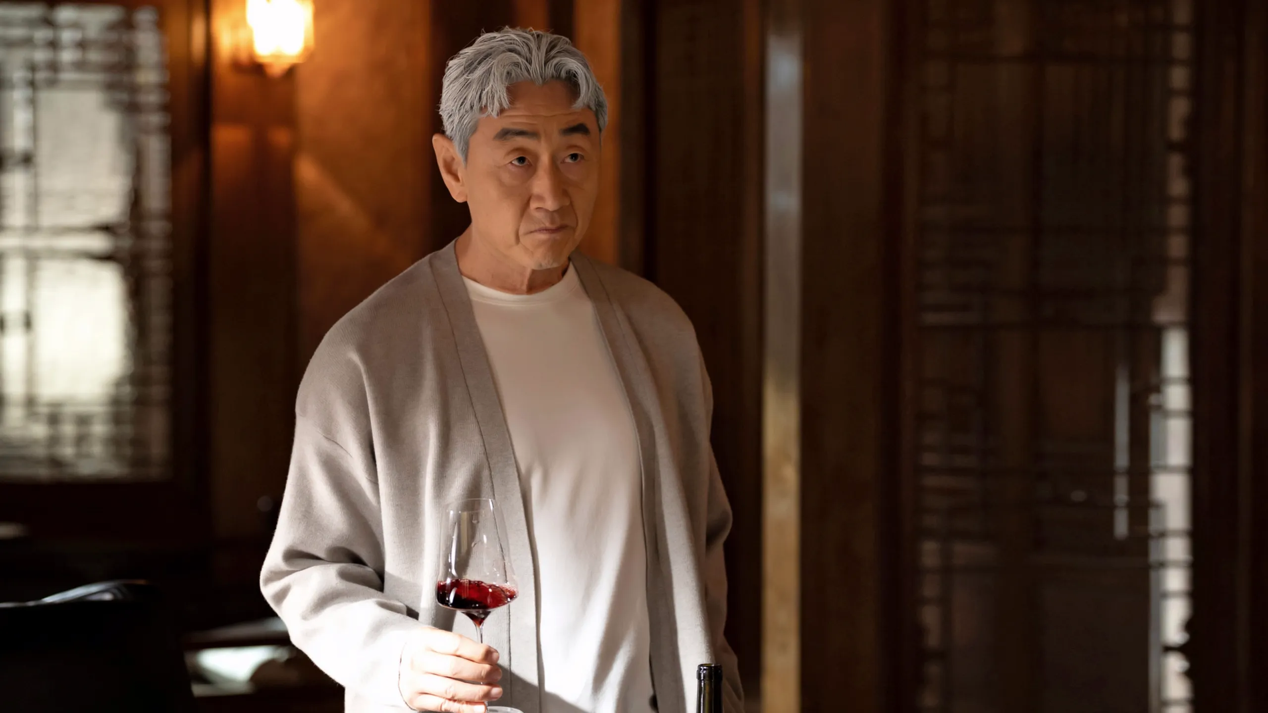 thumbnail - S1:E5 Dongju's Mind Holds Two Trillion Won