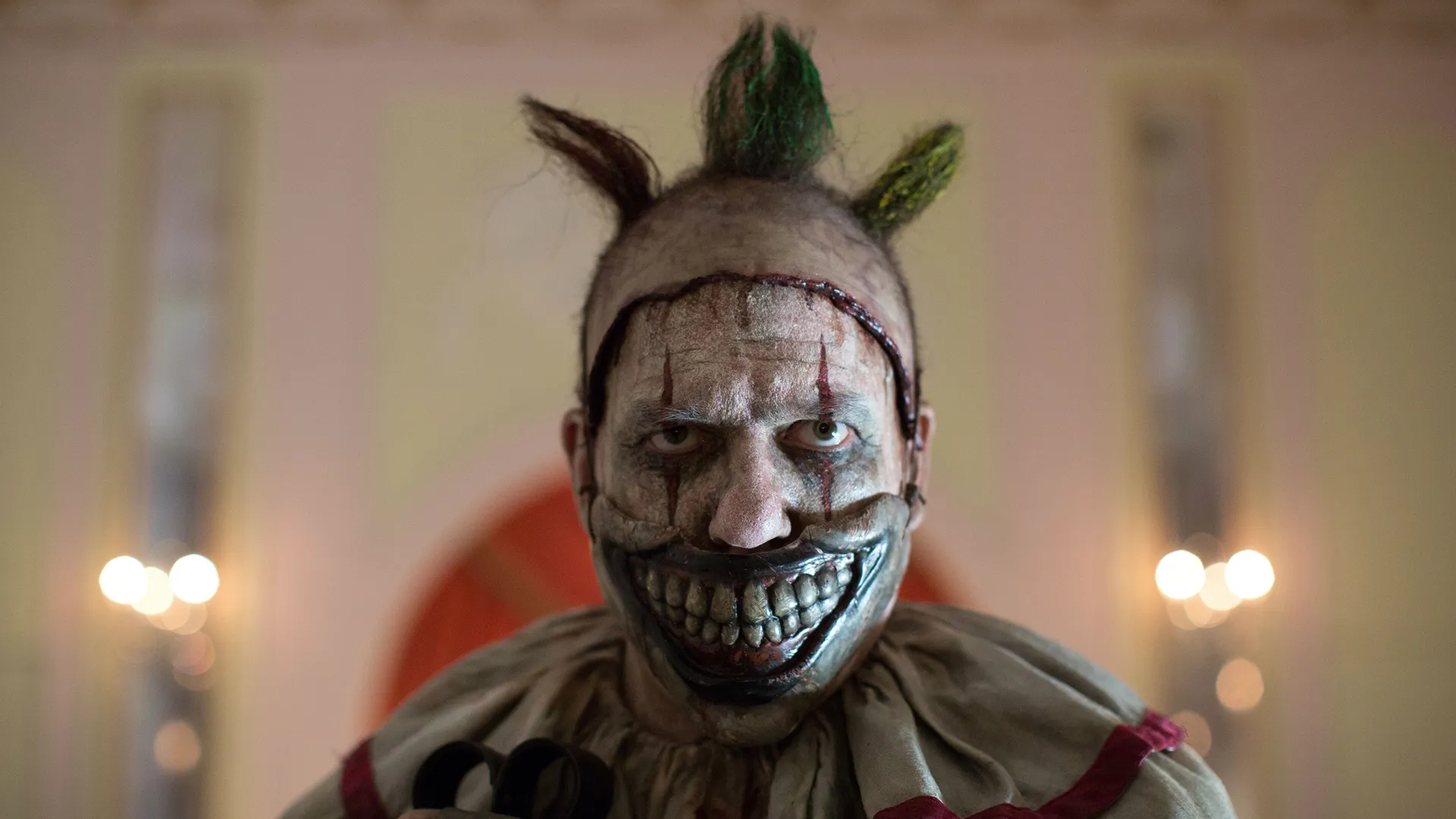 thumbnail - S4:E2 Freak Show: Massacres and Matinees