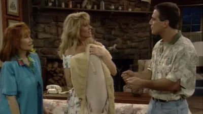 thumbnail - S8:E1 Seer Of Love