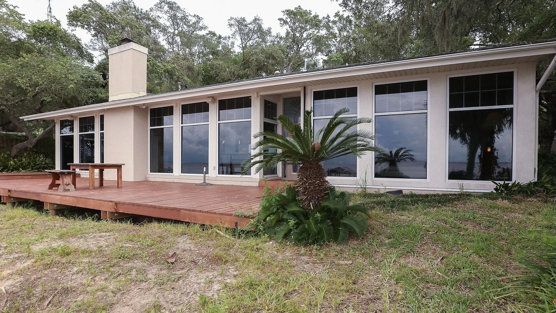 thumbnail - S2:E2 Gulf Breeze House Hunt