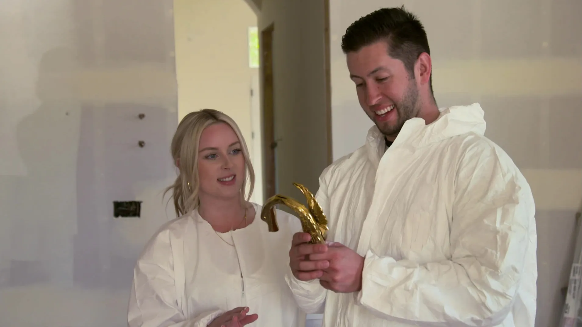 thumbnail - S2:E6 Is She Coming Too?
