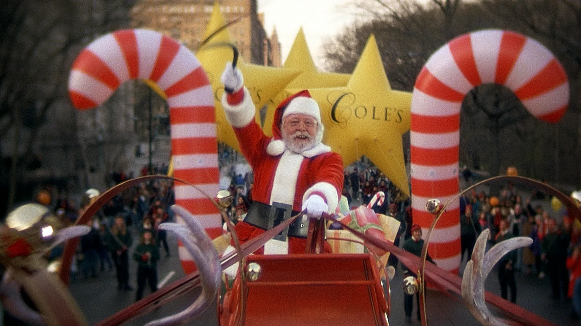 Kris Kringle (Richard Attenborough) as Santa in the Thanksgiving Day Parade.