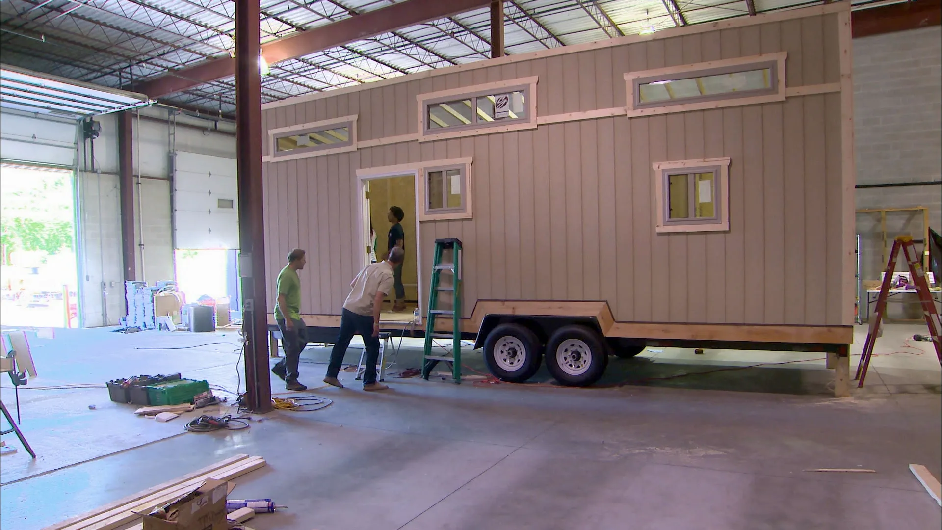 thumbnail - S1:E4 220 Sq Ft Bohemian Escape