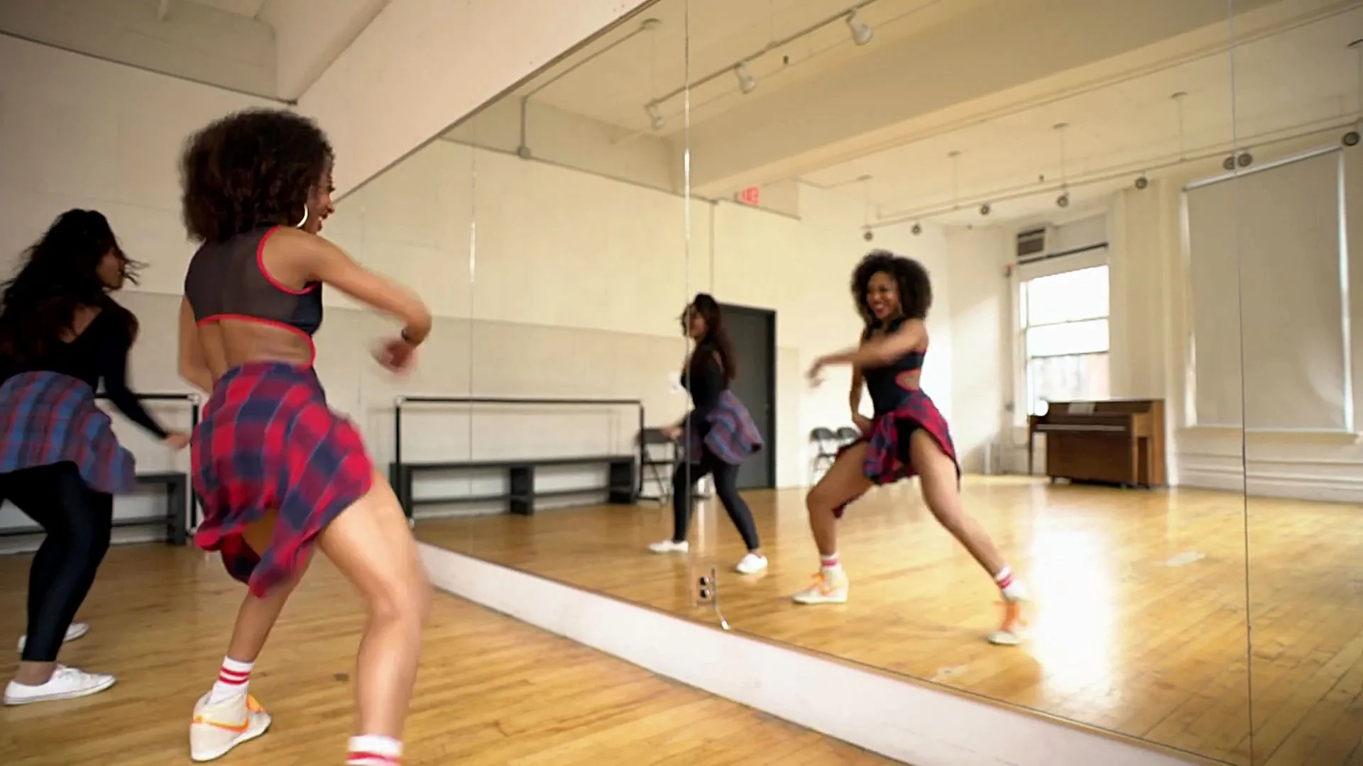 thumbnail - S3:E4 Last Dance