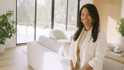 thumbnail - S4:E8 Black & White Coastal Escape 