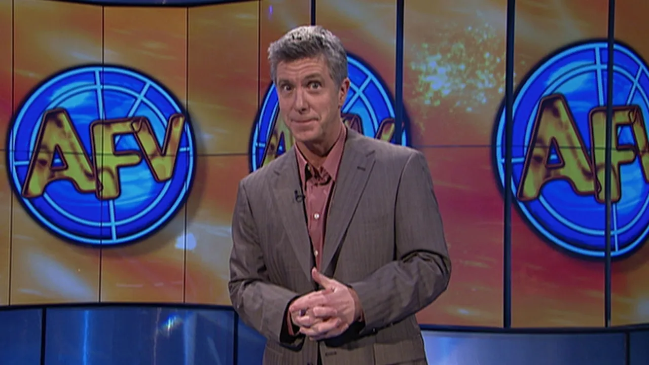 thumbnail - S18:E18 Amateur Athletes, Amusement Park Panic, and America's Funniest Dogs