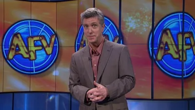 thumbnail - S18:E18 Amateur Athletes, Amusement Park Panic, and America's Funniest Dogs