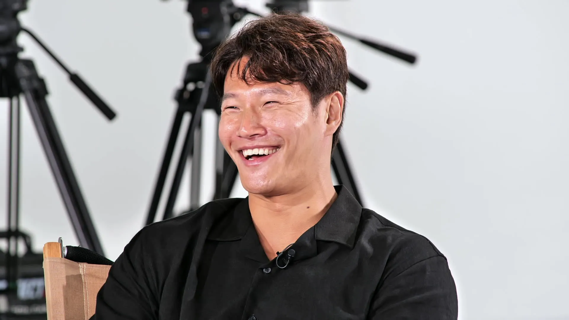 thumbnail - S1:E8 Running Man Behind the Scene: Goss!p