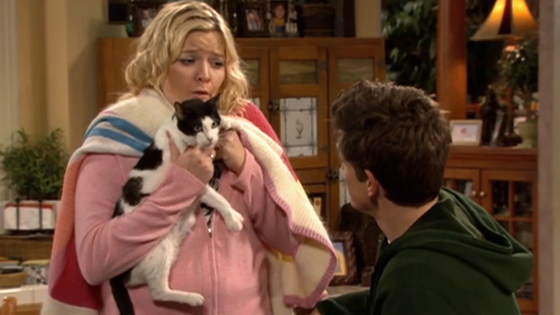 thumbnail - S3:E8 The Cat's Meow