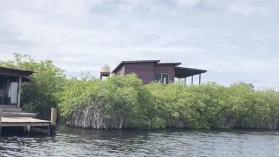 thumbnail - S20:E15 Making a Splash on Utila