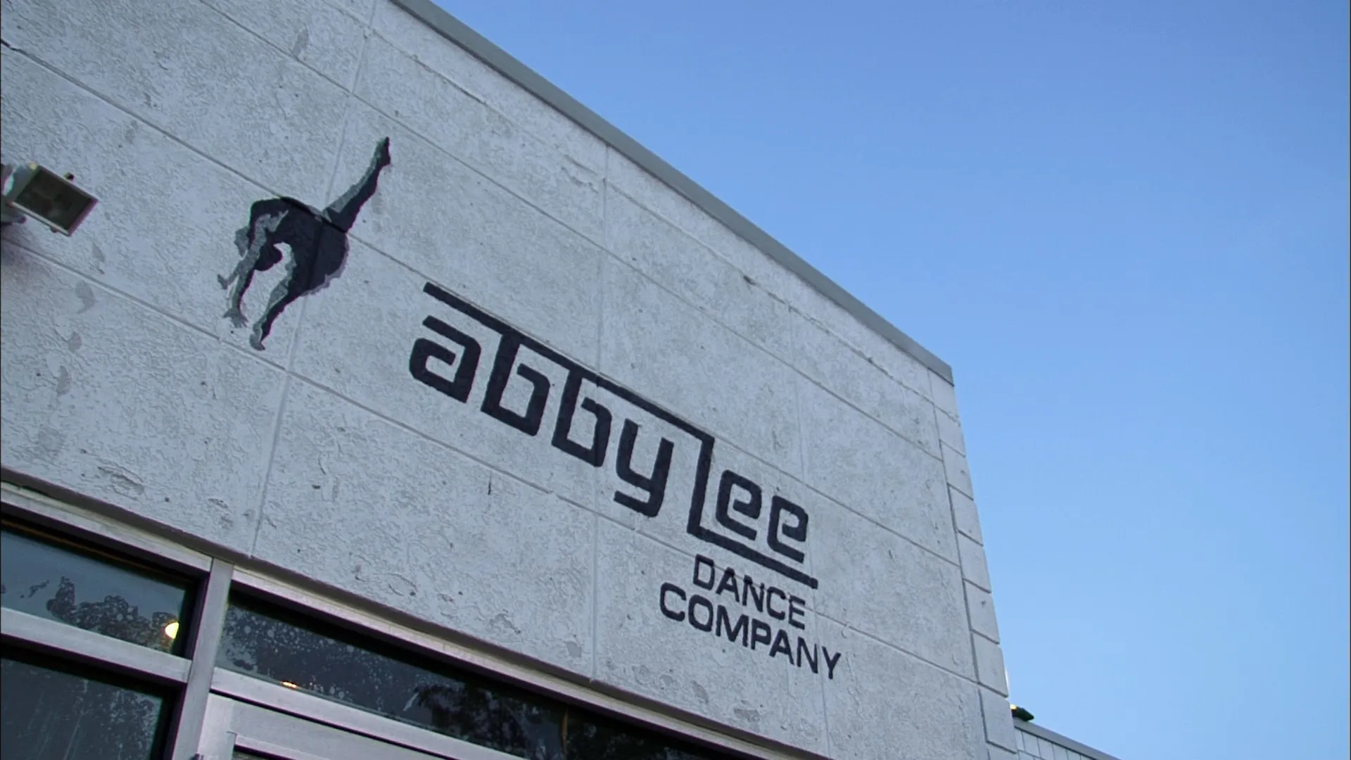 thumbnail - S3:E1 The Beginning of the End