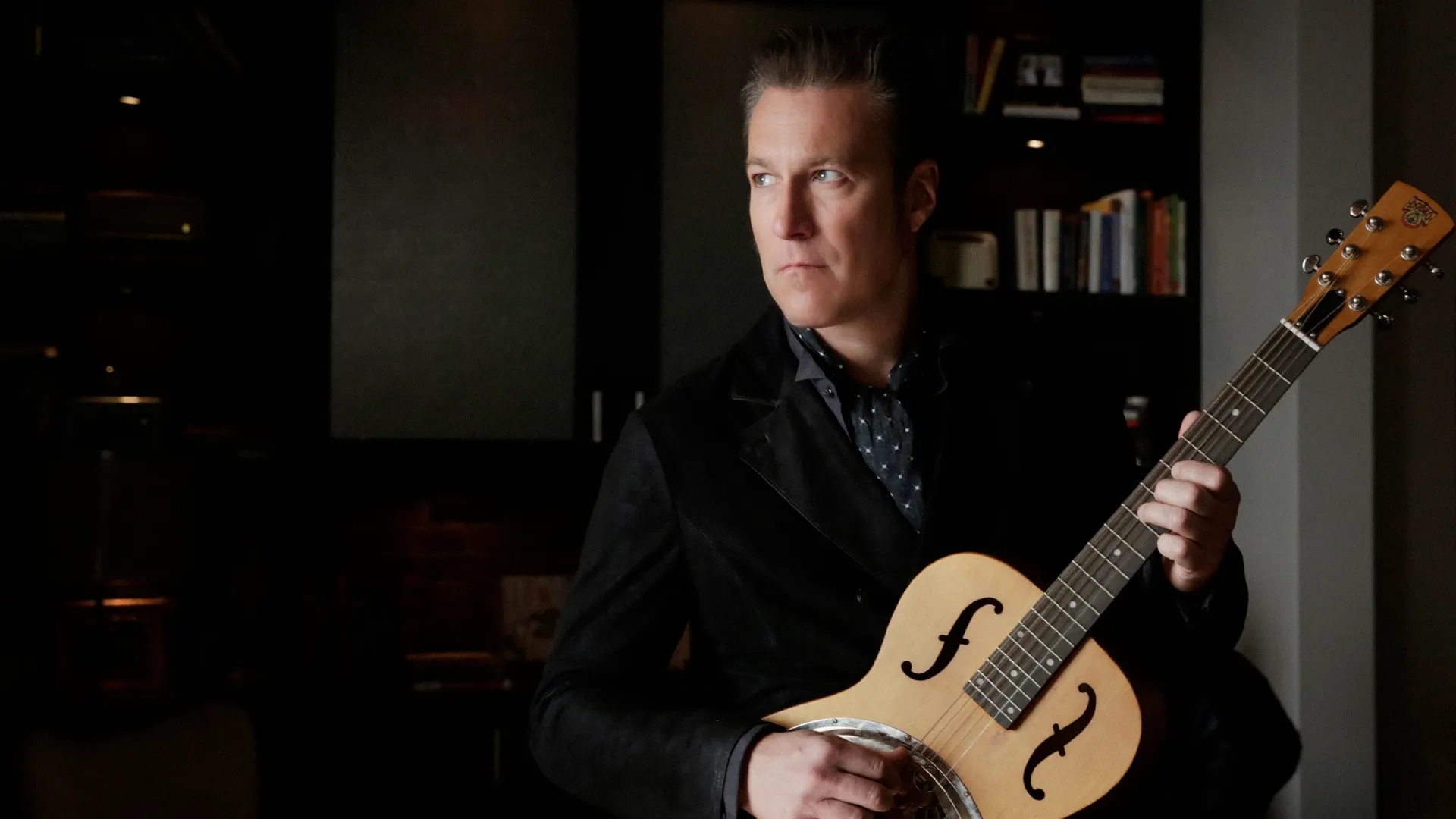 thumbnail - S2:E1 All That Glitters Is Gold