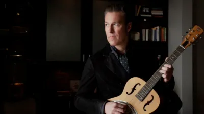 thumbnail - S2:E1 All That Glitters Is Gold