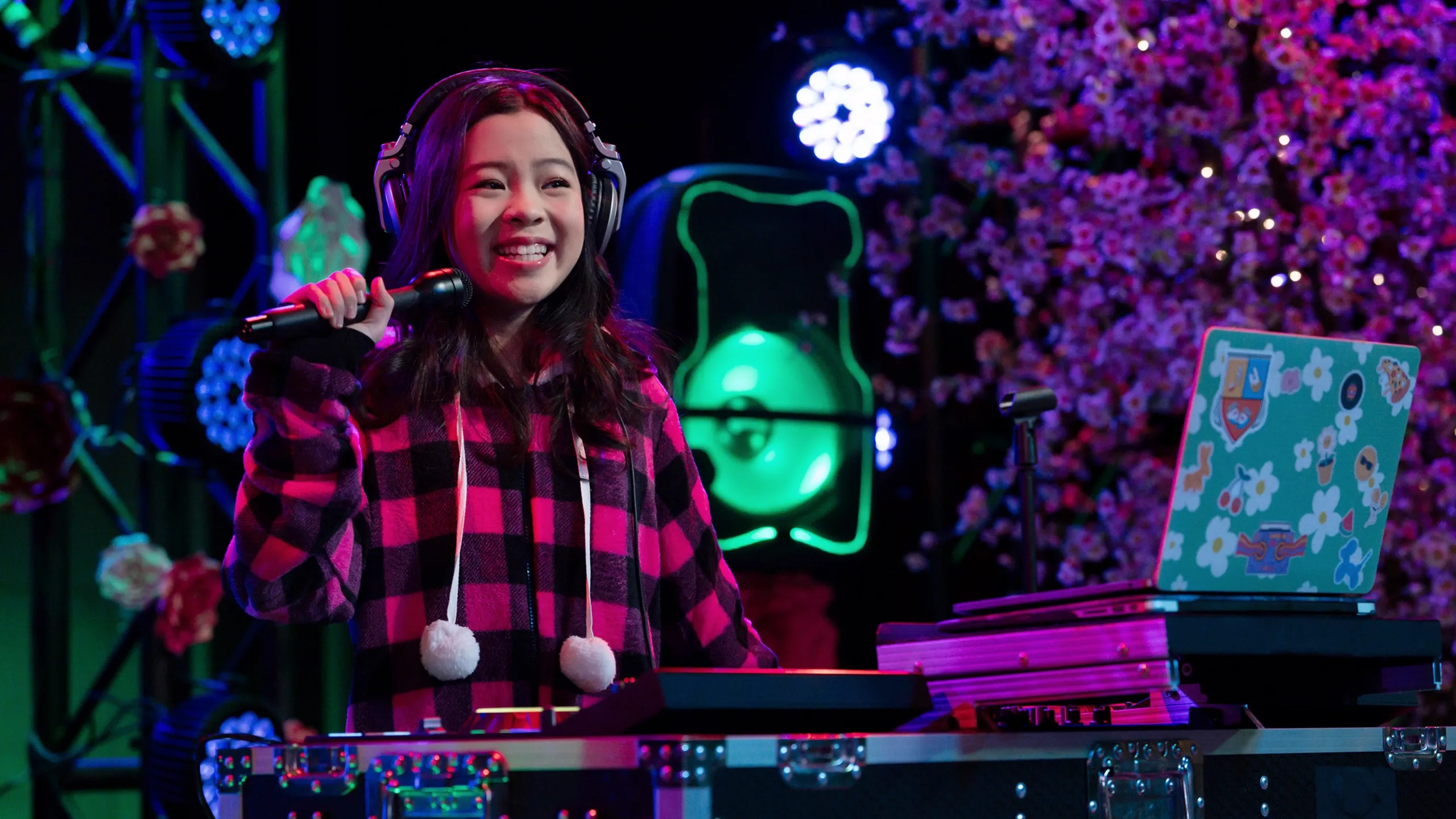 thumbnail - S1:E3 First Dance