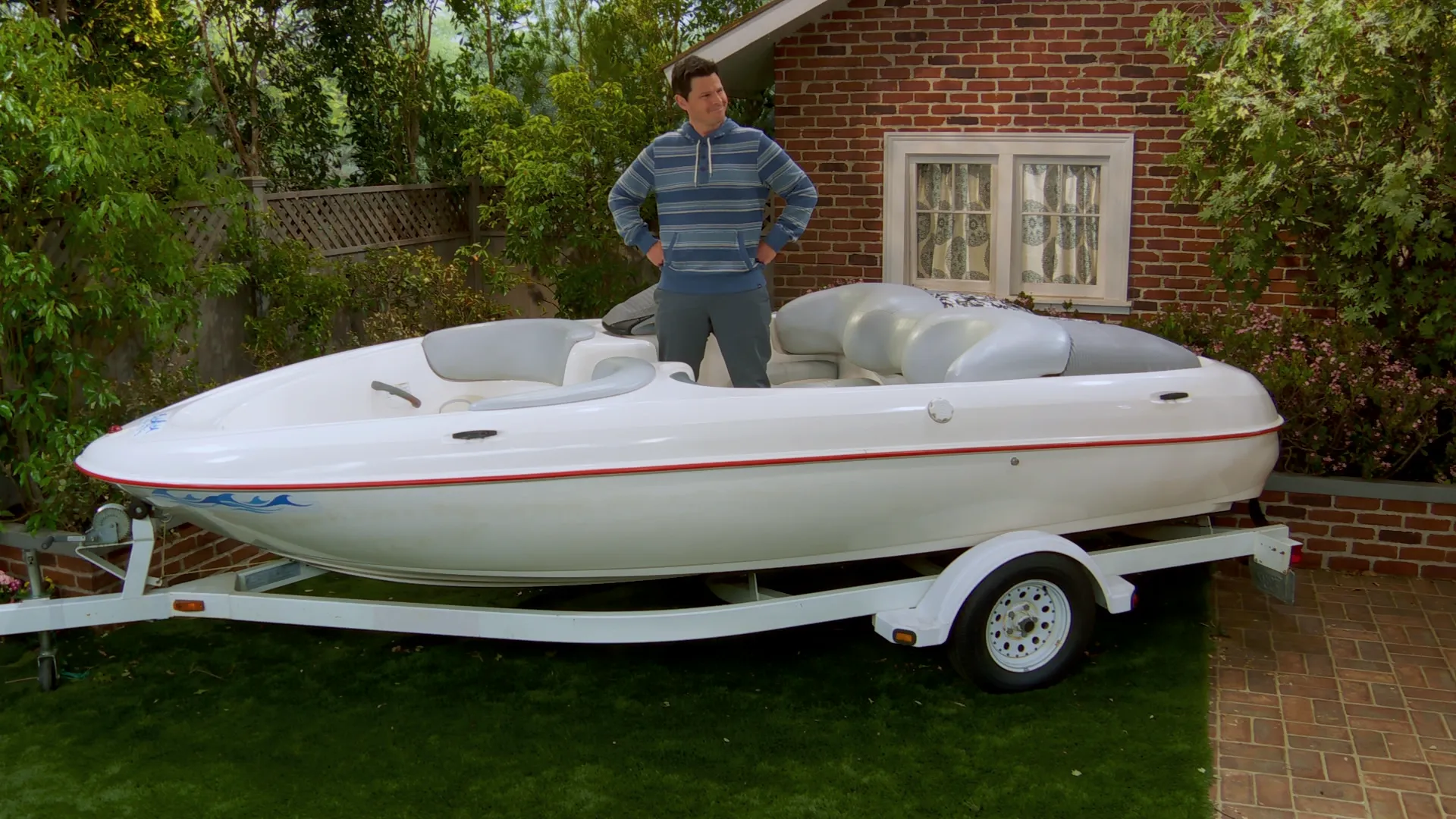 thumbnail - S3:E17 The Family Buy