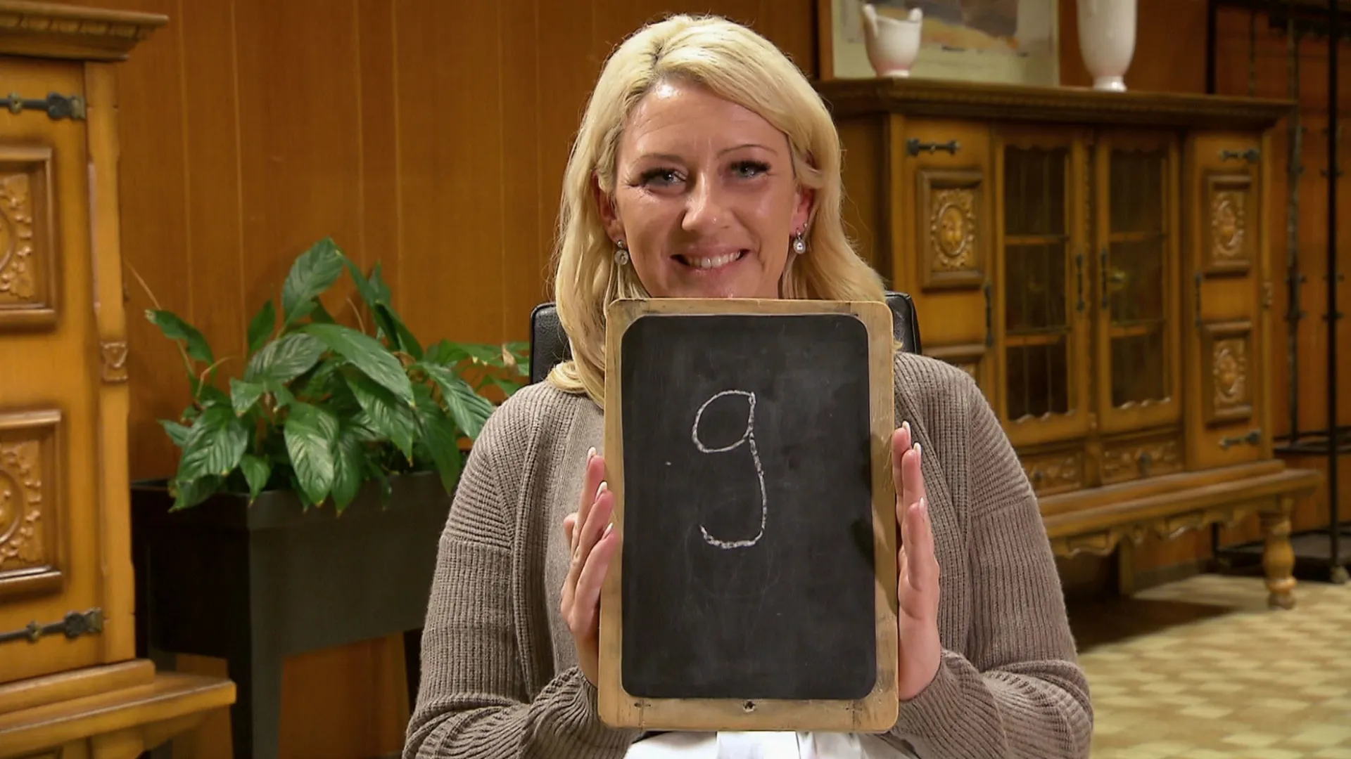 thumbnail - S17:E16 "Marie Curry's Diner", Fischbach