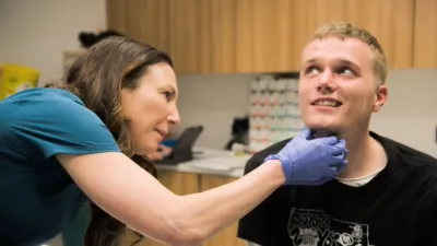 thumbnail - S4:E7 Neck Testicle