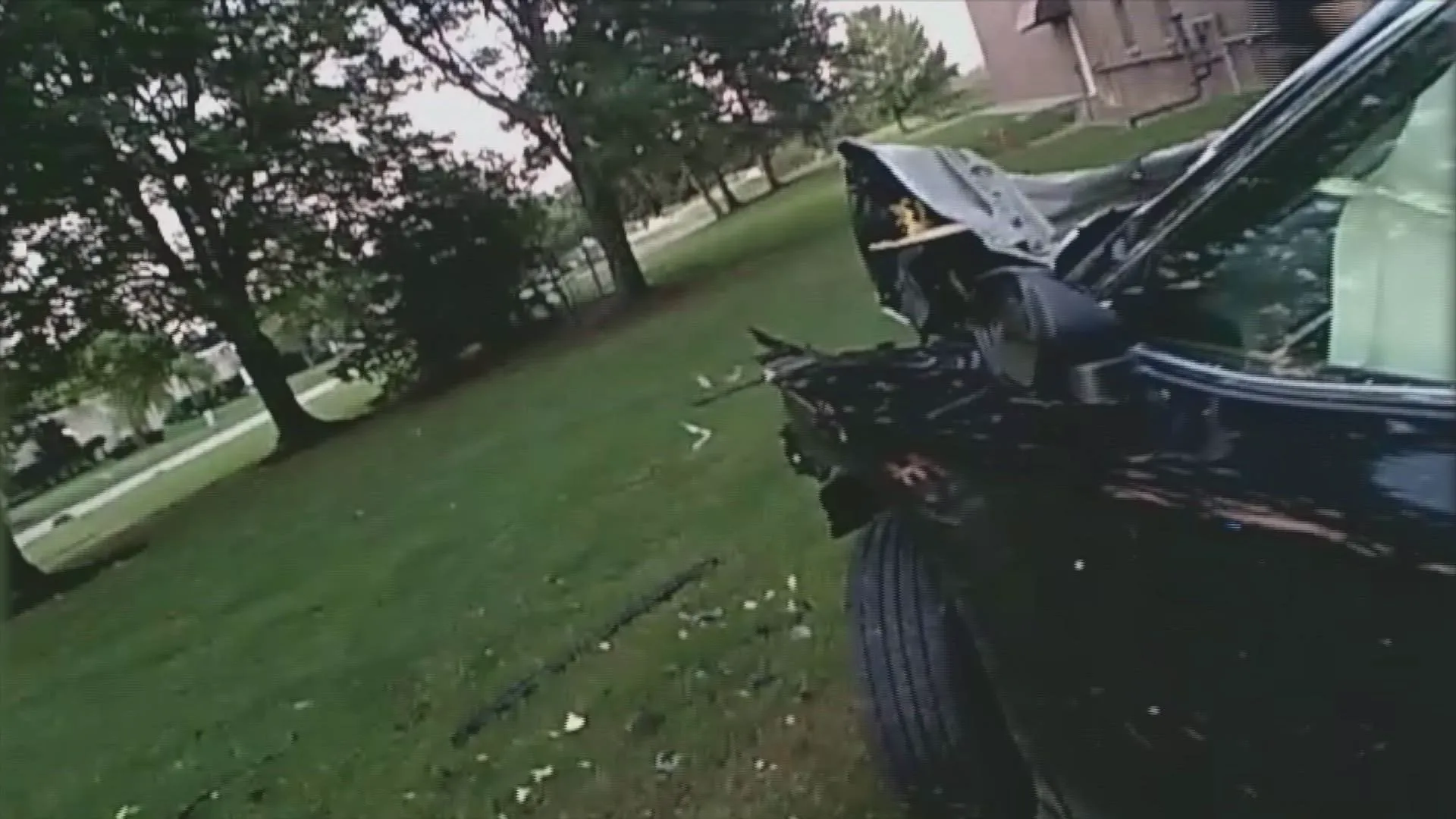 thumbnail - S4:E12 Murder on Wheels