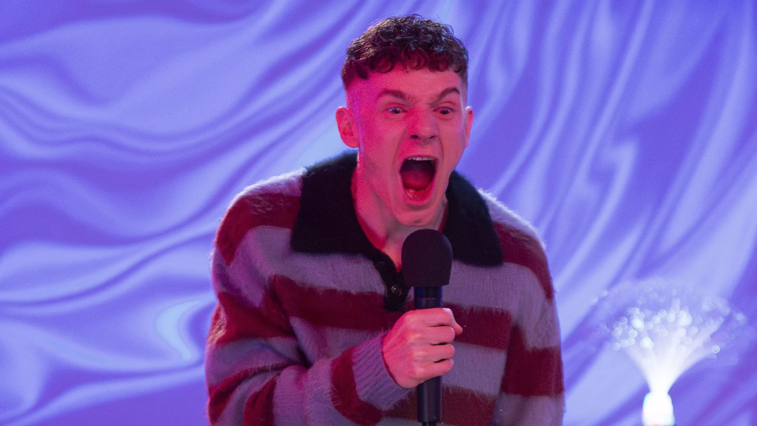 thumbnail - S4:E17 Karaoke