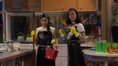 thumbnail - S3:E3 House Moms