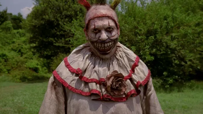 thumbnail - S4:E1 Freak Show: Monsters Among Us