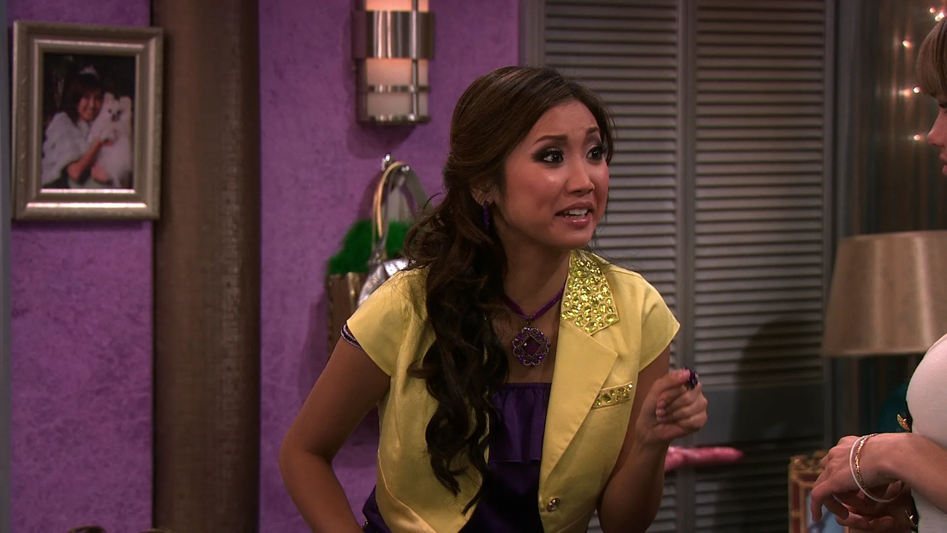 thumbnail - S3:E9 Love and War