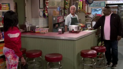 thumbnail - S5:E8 Welcome to What Used to Be the Neighborhood